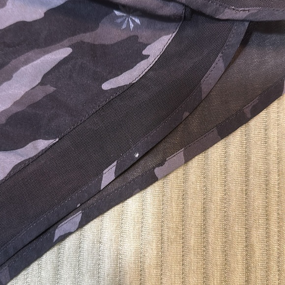 Athleta Mesh Racer Run Short 4” - Picture 4 of 4